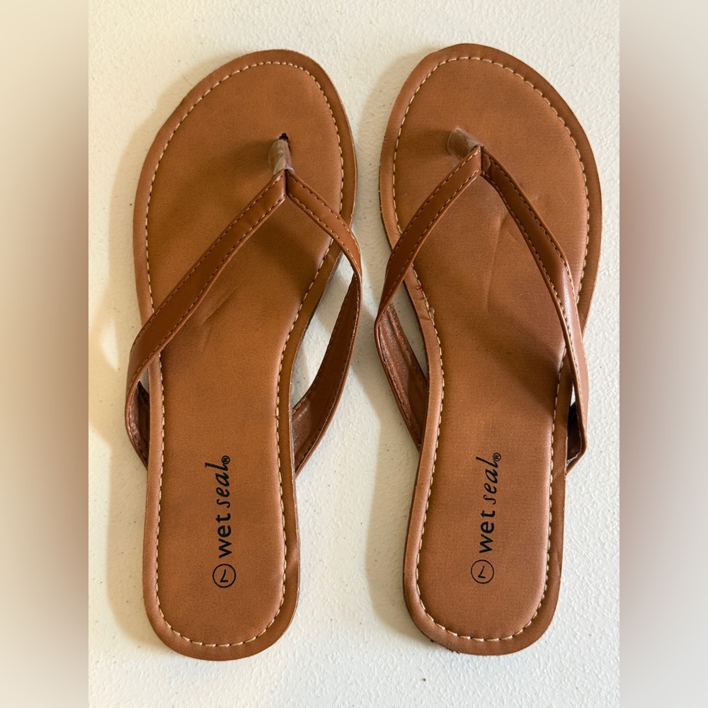 Wet Seal Women’s Brown Thong Flip Flops Sandals Flat Size 7 Discontinued